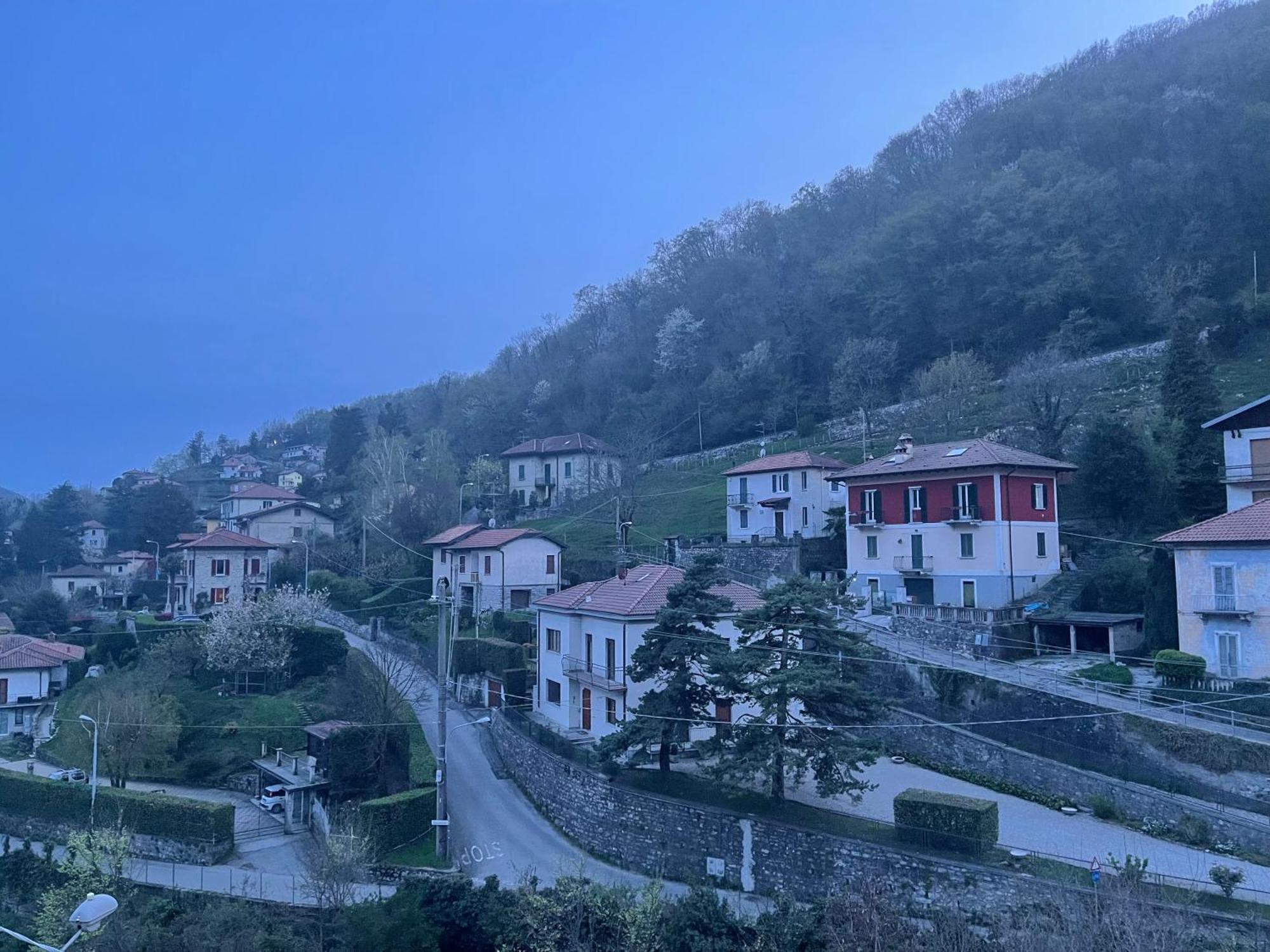 Laghi Di Como Appartamento Di Licinia E Mario Asso Kültér fotó